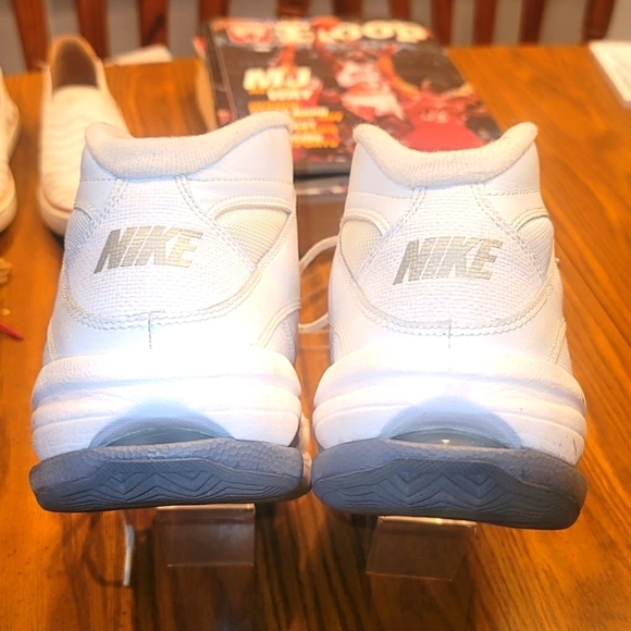Mens size 11 Nike air team trust basketball shoes. - Picture 5 of 9